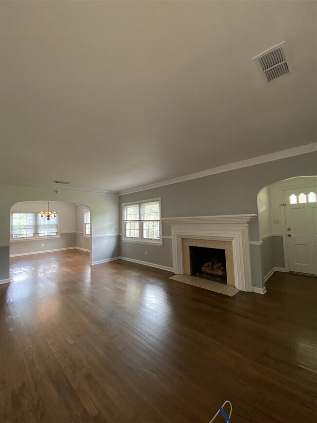 Building Photo - 1350 E Chouteau Ave