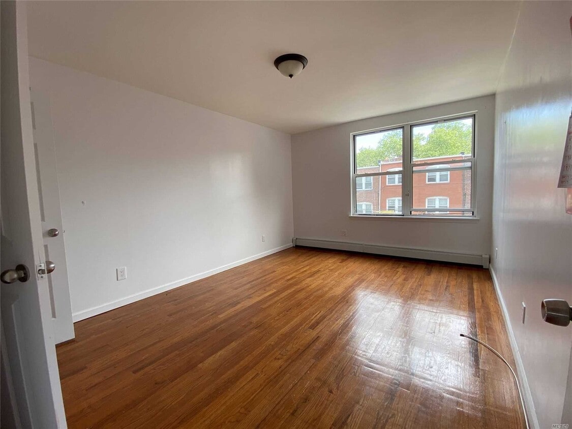 8626 Grand Ave, Queens, NY 11373 Room for Rent in Queens, NY