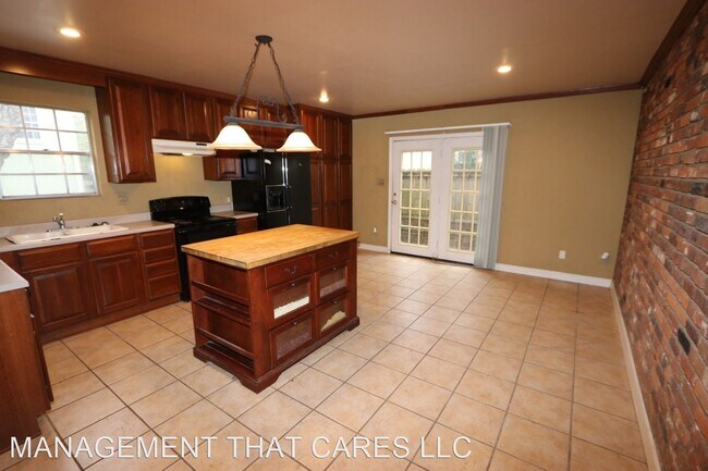 Building Photo - 2 br, 1.5 bath House - 575 S. Goodlett Street