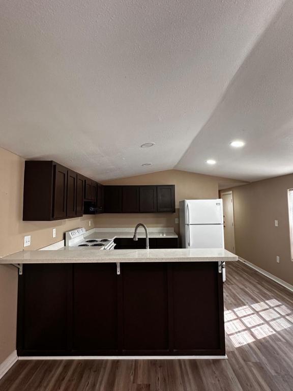 Building Photo - 300 S 1st St