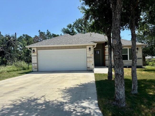Foto del edificio - 713 Maple Ln