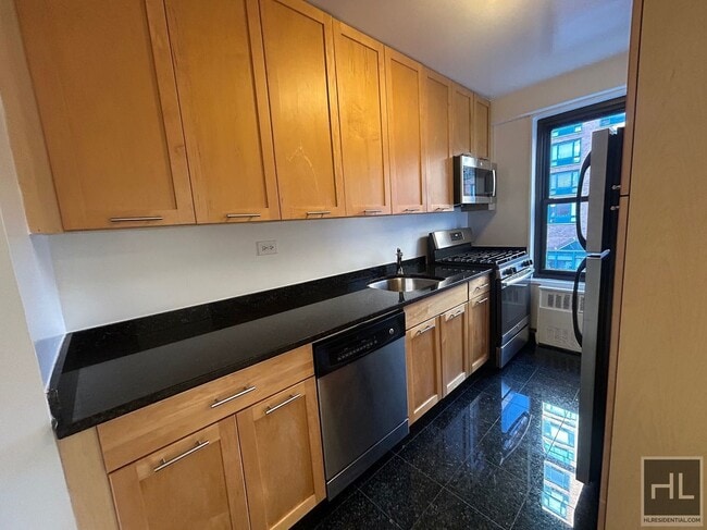 Building Photo - Fourth Avenue