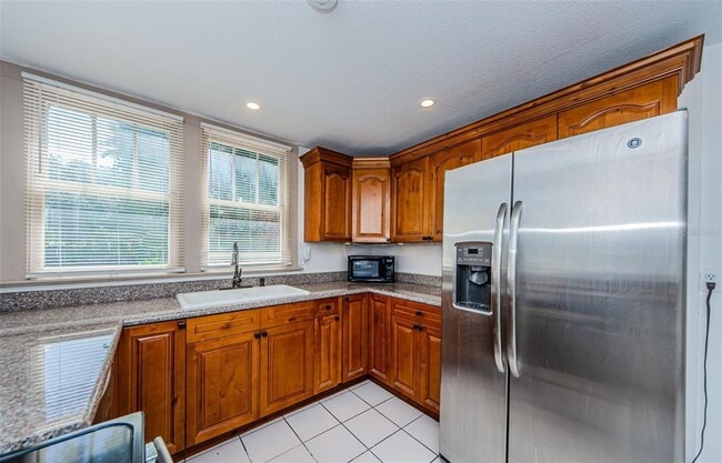 Building Photo - 620 Earle Ave N