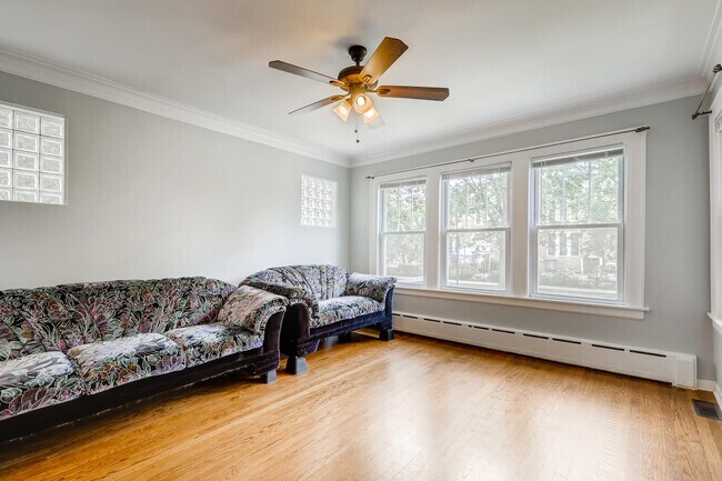 Foto del edificio - 5214 N Oak Park Ave