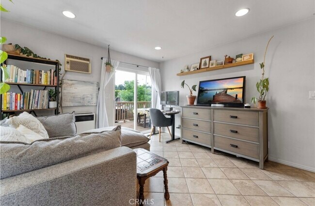 Foto del edificio - 6032 Crestwood Way