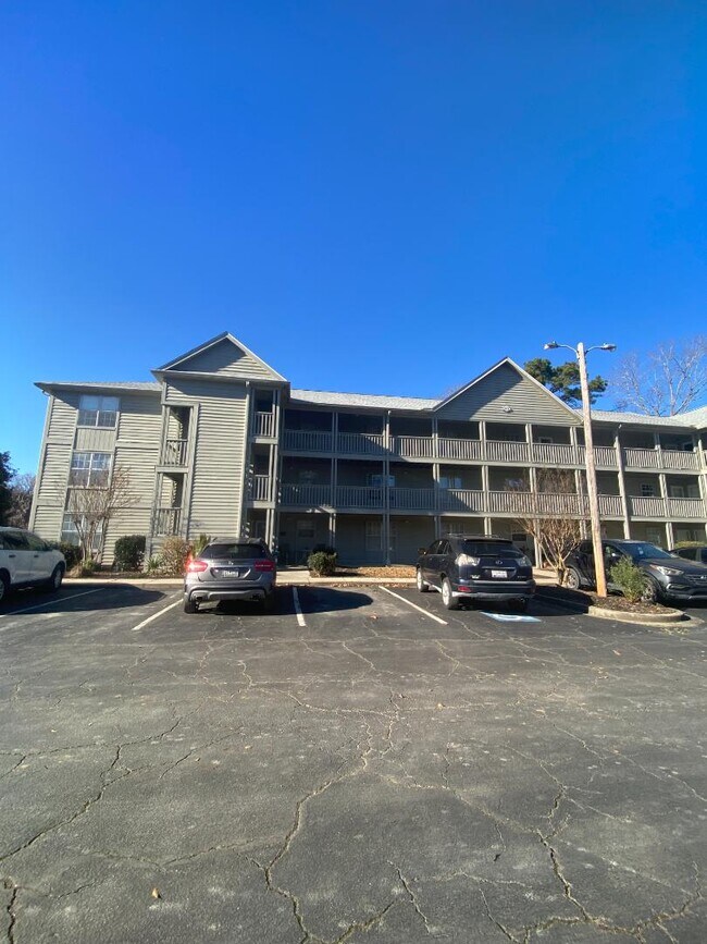 Foto del edificio - 922 Fairwood Lakes Dr