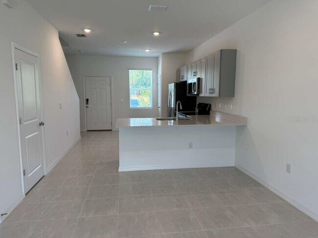 Building Photo - 2848 Skyline Lp