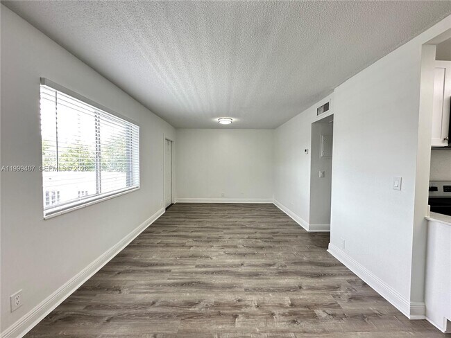 Foto del edificio - 2325 Arthur St