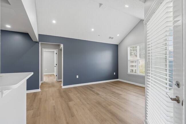 Foto del edificio - The Pointe @ Apex Apartments