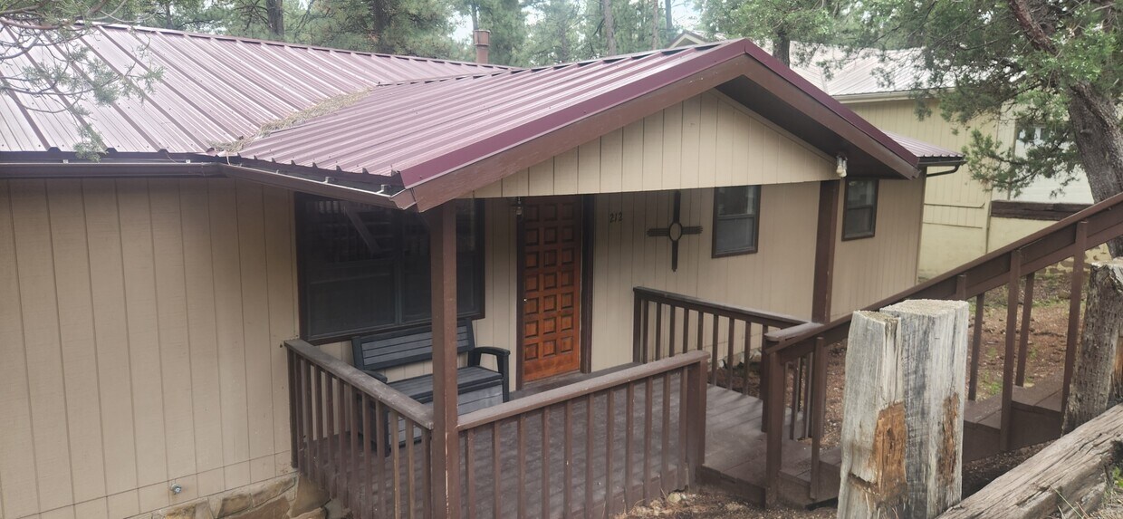 Foto principal - 212 Fort Stanton Rd