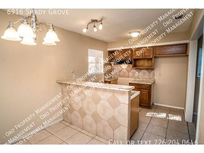 Foto del edificio - 6916 Shady Grove Dr