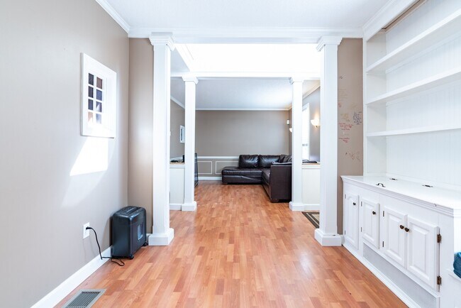 Foto del edificio - Beautiful 3 Bedroom Colonial