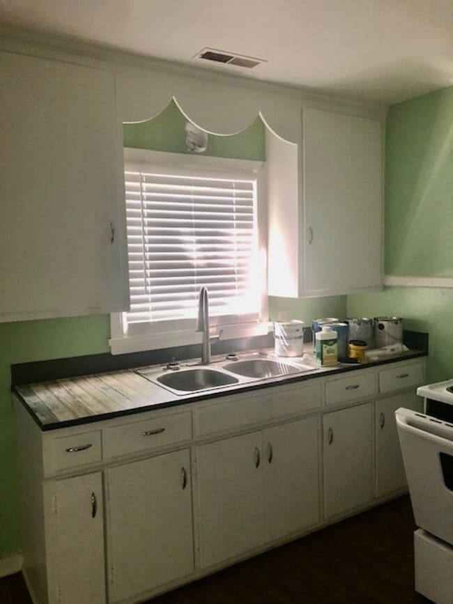 Building Photo - 2 bedroom 1 bath $895 per month