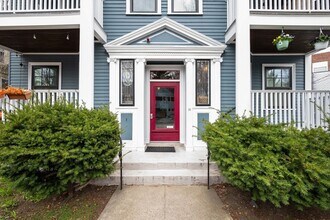 Building Photo - 10 Bowdoin St