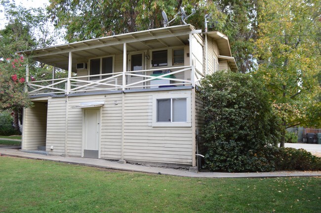 Side view of Duplex - 424 Concord Ave