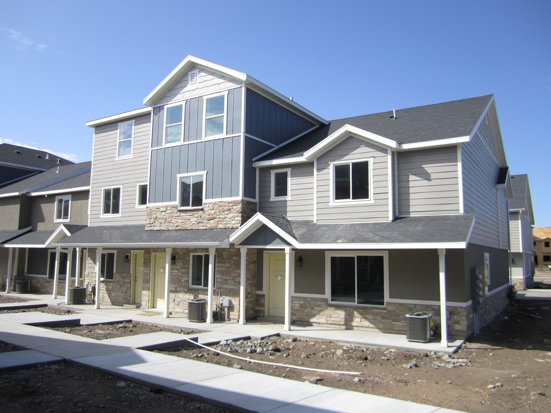 Primary Photo - Edgewater 4Plex