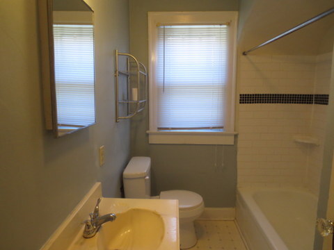 Foto del edificio - Broad Ripple - 2 BR bungalow