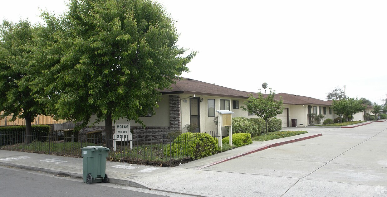 Primary Photo - 20149-20157 Royal Ave