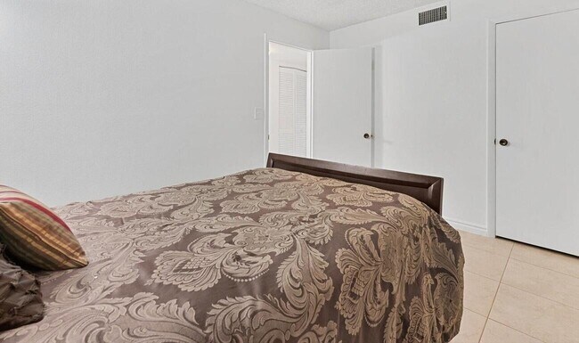 Foto del edificio - 10821 N Military Trl