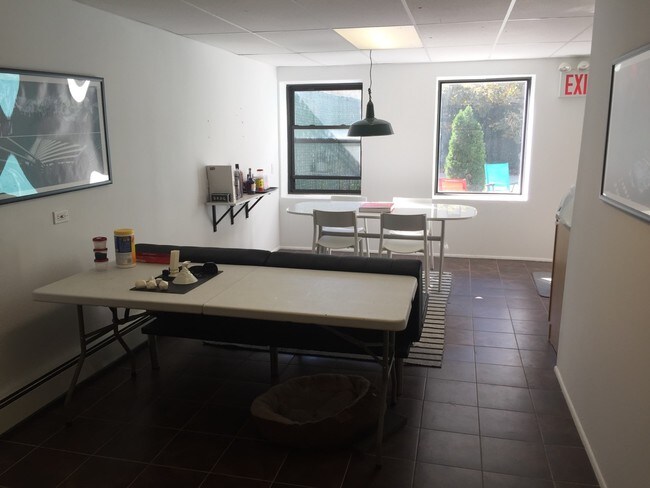 Interior Photo - 156 E 109th St