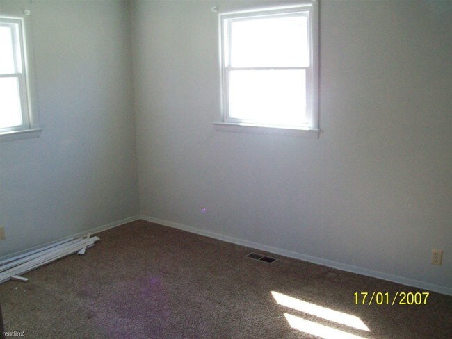 Building Photo - 3 br, 1 bath House - 3084 W Parkway Ave