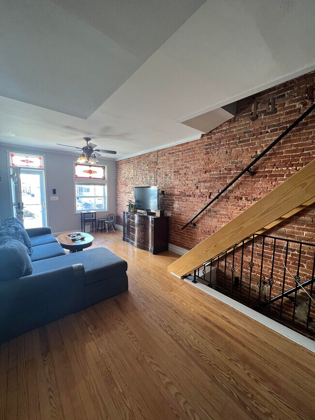 Building Photo - 510 S Montford Ave