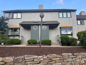 Building Photo - 211 Skyview Dr