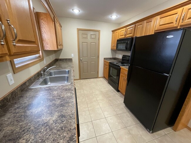 Building Photo - LEASING