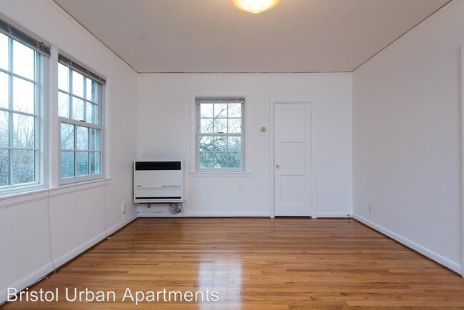 Foto del edificio - 5460 NE Sandycrest Terrace