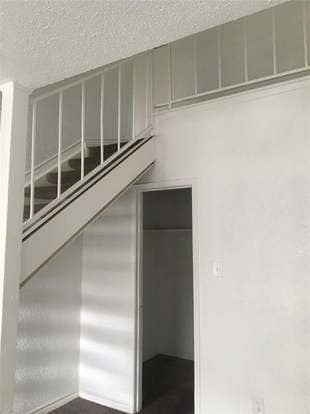 Building Photo - 5625 Antoine Dr