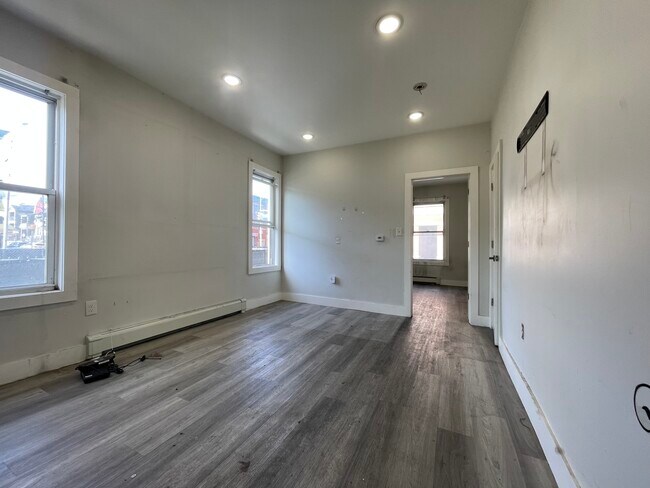 191 Wegman Pkwy 1R - 187 Wegman Pky