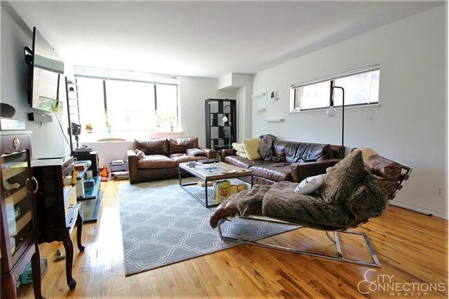 Foto del edificio - 325 E 64th St