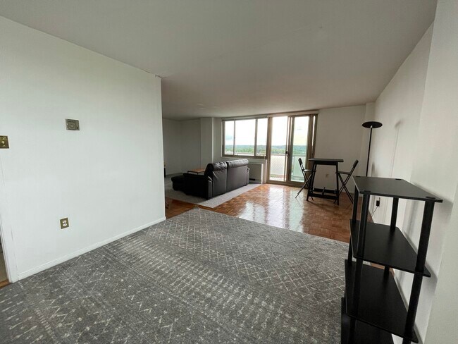 Fotografía del edificio - 1 E University Pky