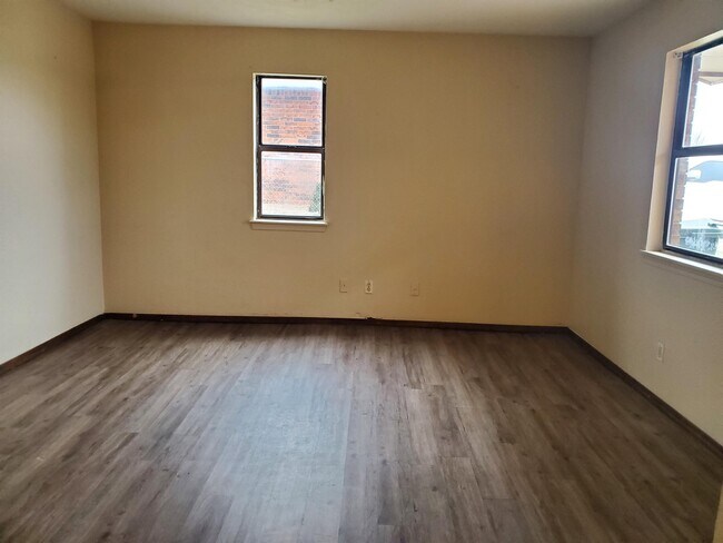 Foto del edificio - 3114 Forestridge Dr.