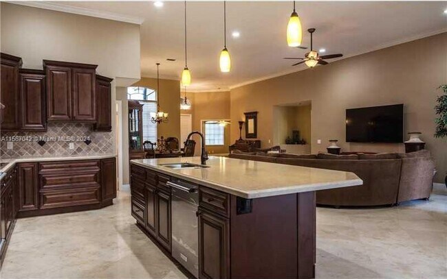 Building Photo - 2526 Jardin Dr