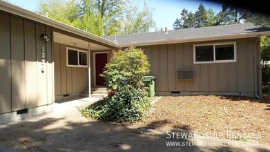 Building Photo - 1275 E 30th Ave