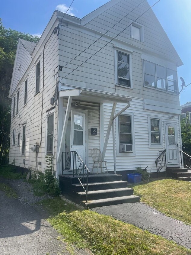 Primary Photo - 1102 Carbon St