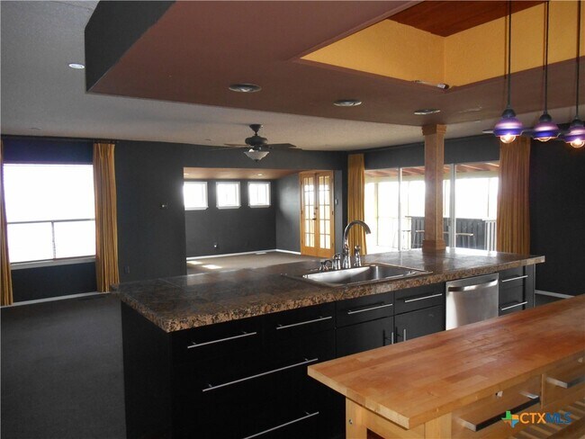 Foto del edificio - 21010 Stillwood Ct