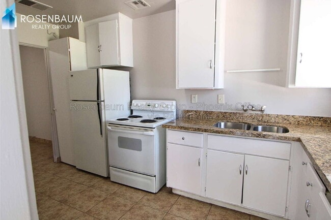 Building Photo - 2925 N 19th Ave