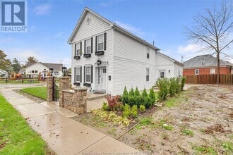 Building Photo - 306 Seymour St