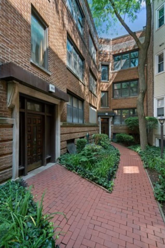 Building Photo - 850 W Barry Ave