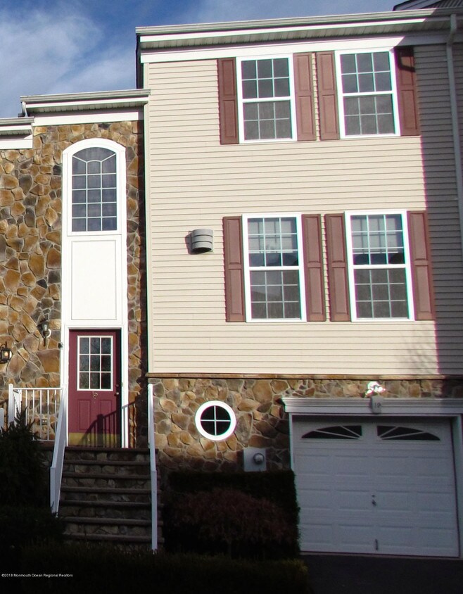 19 Russell Ct, Matawan, NJ 07747 Condo for Rent in Matawan, NJ