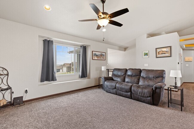 Foto del edificio - 4 BED | 3 BATH | DOUBLE GARAGE | RAPID VALLEY