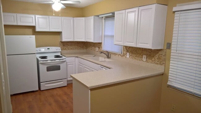 Building Photo - 1009