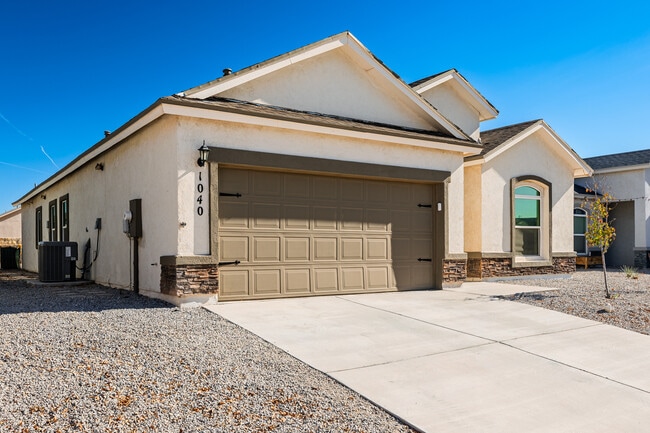 Building Photo - 1040 Indigo Sky St