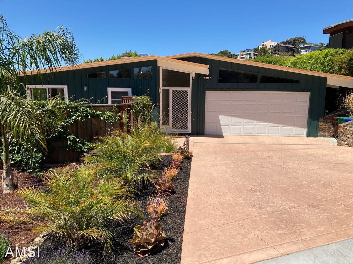 Foto principal - 3 br, 3 bath House - 550 Washington Ave