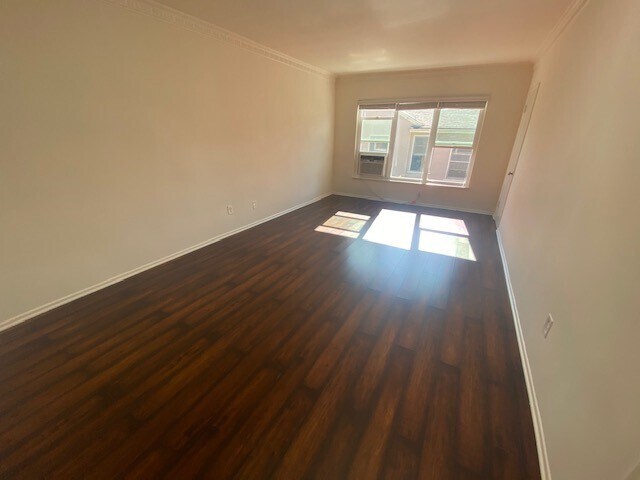 Building Photo - 1846 N Kingsley Dr