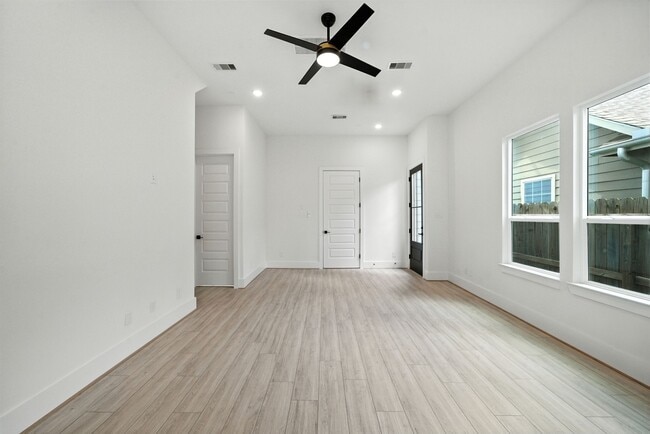 Foto del edificio - 7131 Eastwood St