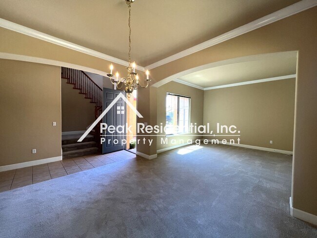 Foto del edificio - Spacious Anatolia 6bd/3.5ba Home with 5 Car Garage