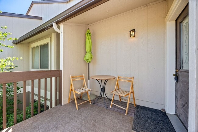 Building Photo - Bright & Peaceful 2BR Condo in South Boulder